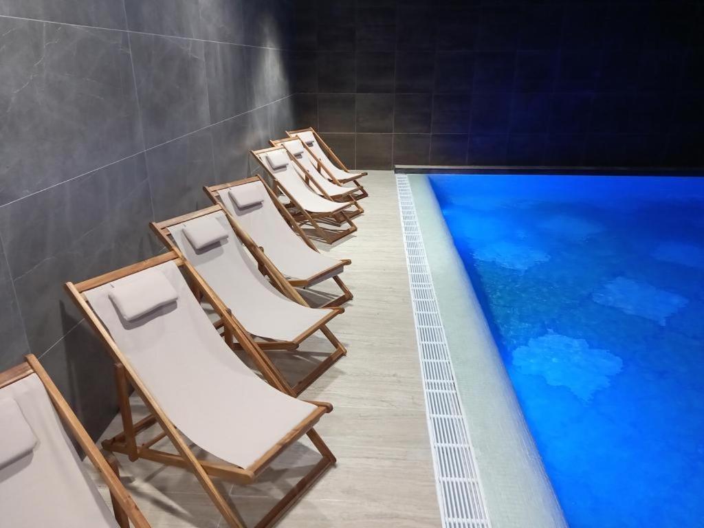 New Cp Luxury Studio With Spa Gibraltar Bagian luar foto